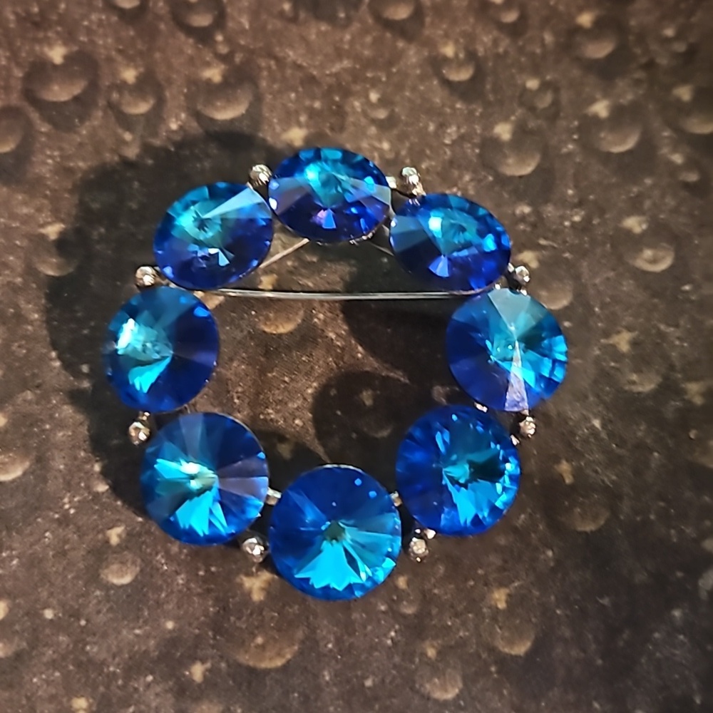 Vintage Silvertone Weiss Blue Rivoli Pin